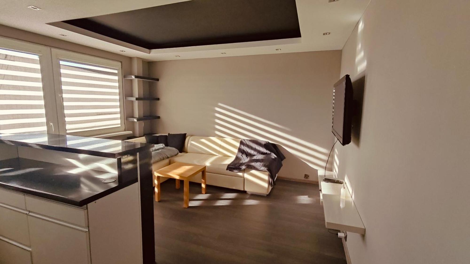 Komfort W Ciemnych Barwach Apartment