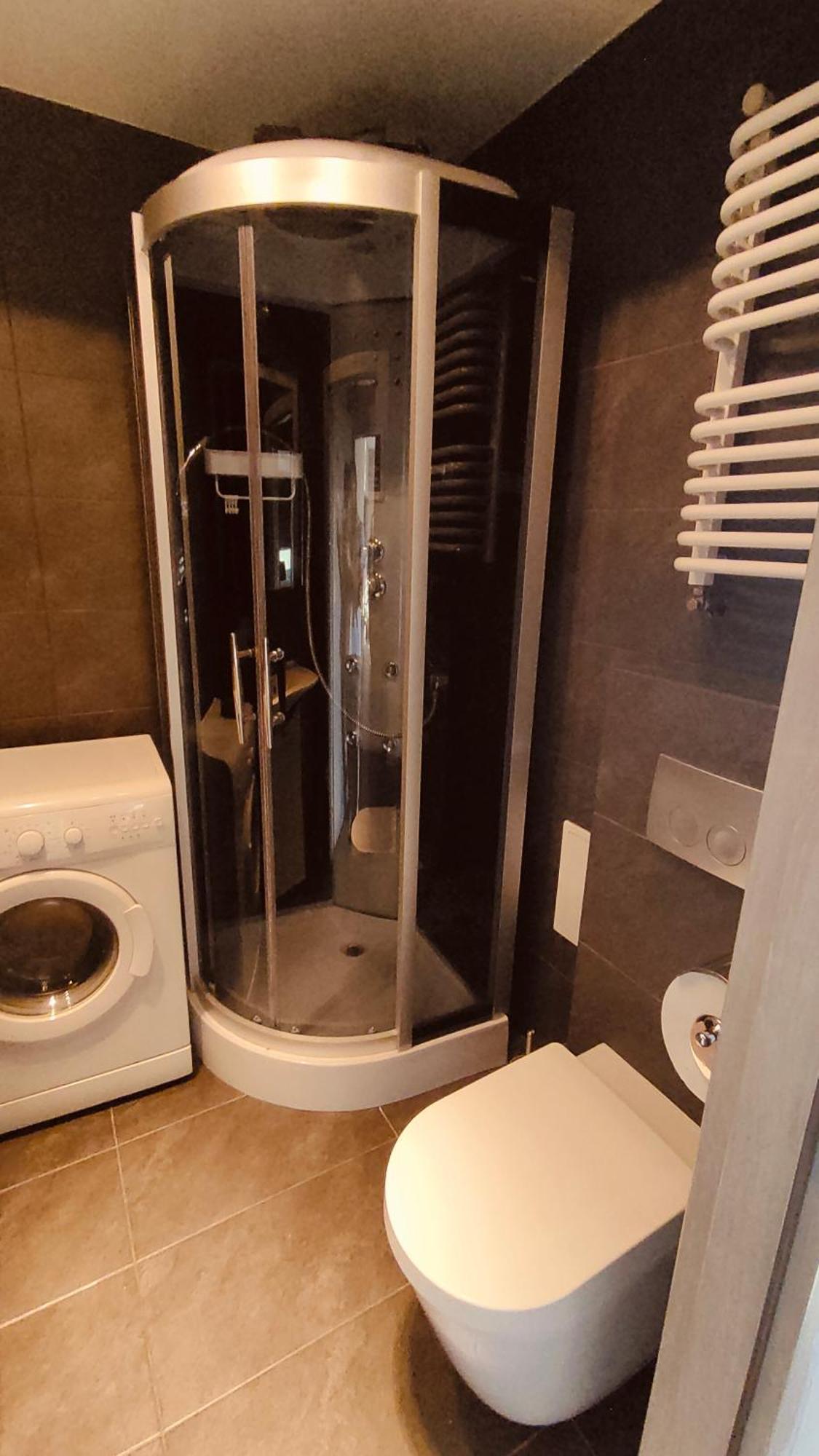 Komfort W Ciemnych Barwach Krosno