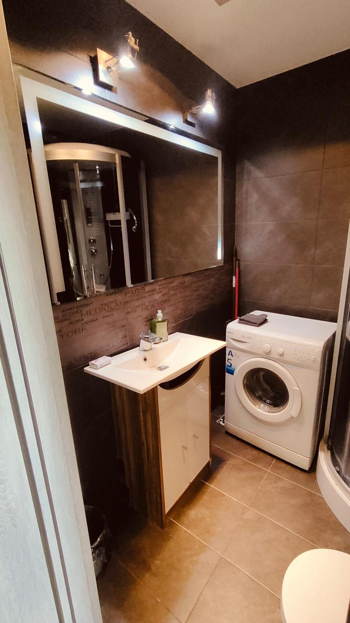 Komfort W Ciemnych Barwach Krosno